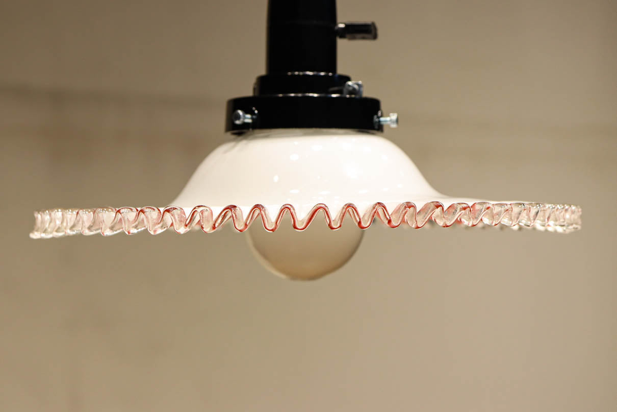 珍品‼下から見上げると赤の縁取りがモダンに輝く素敵な電笠 DC8761