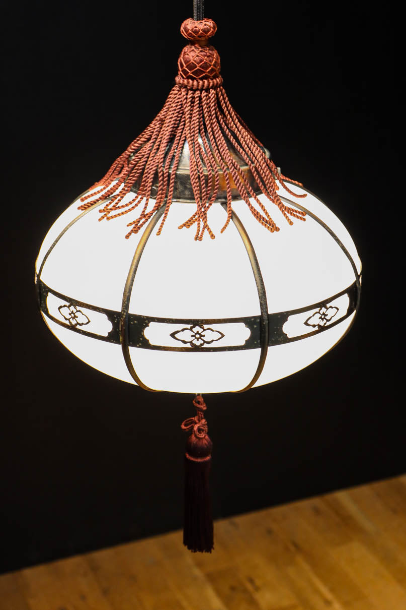 昭和レトロ！！菊菱装飾金具が目を引く雪洞型の電笠 DC8001a – 古福庵