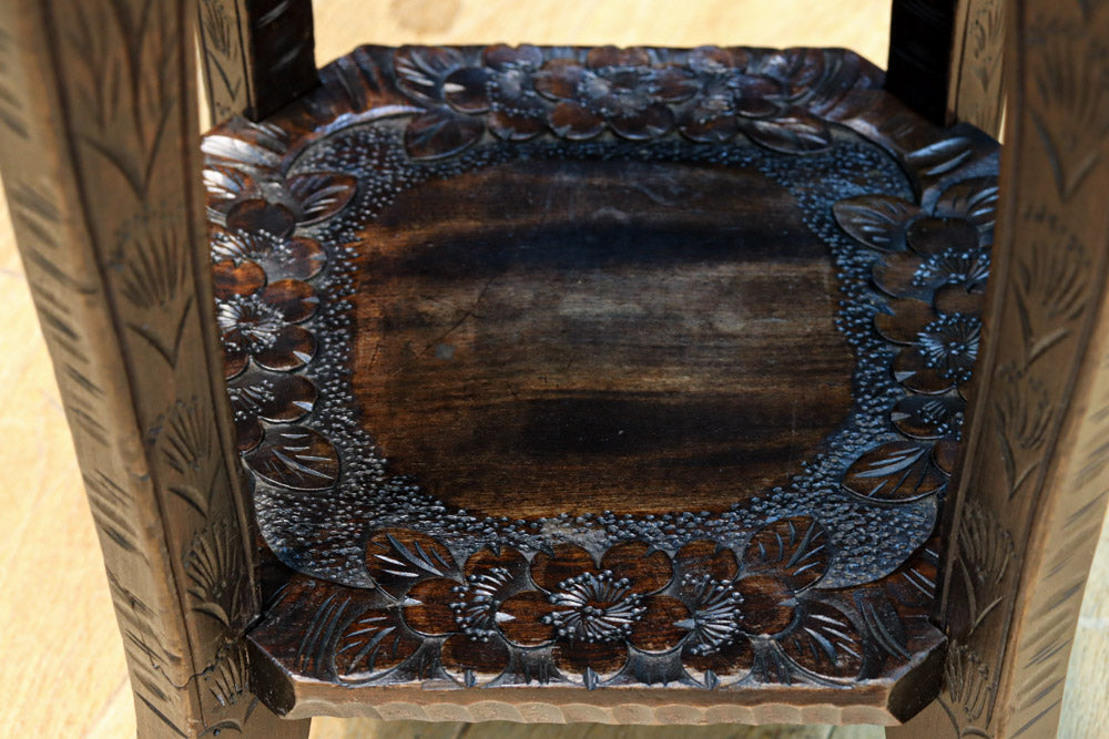 桜模様で華やいだ魅力的な面持ちの軽井沢彫りの花台 DC8962 – 古福庵