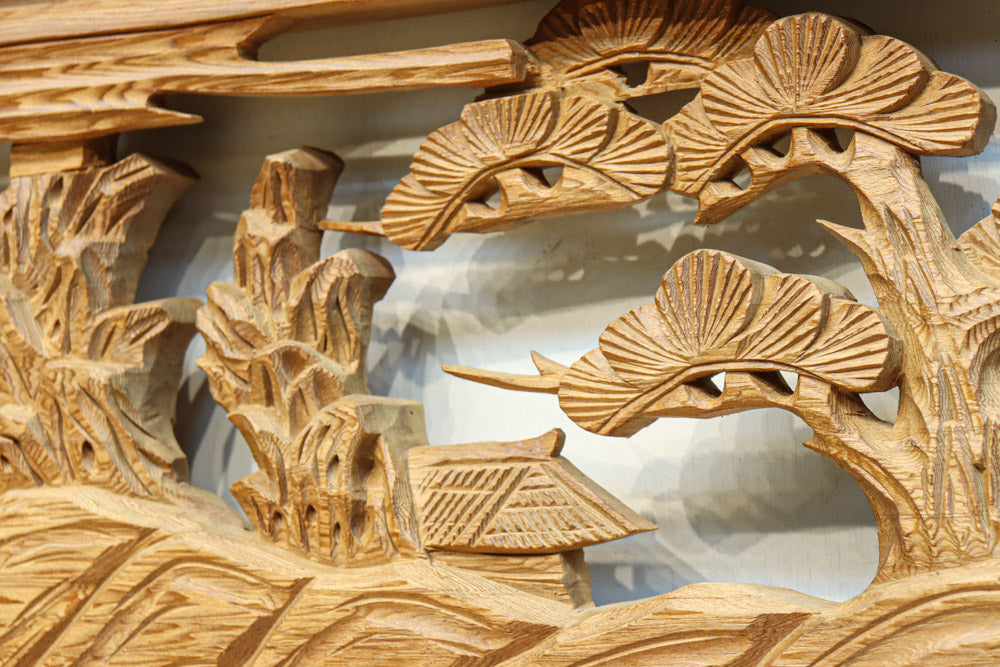 幅2150ミリ!! 立体感のある風景を描いた深掘り長尺彫刻欄間 EZ2514a