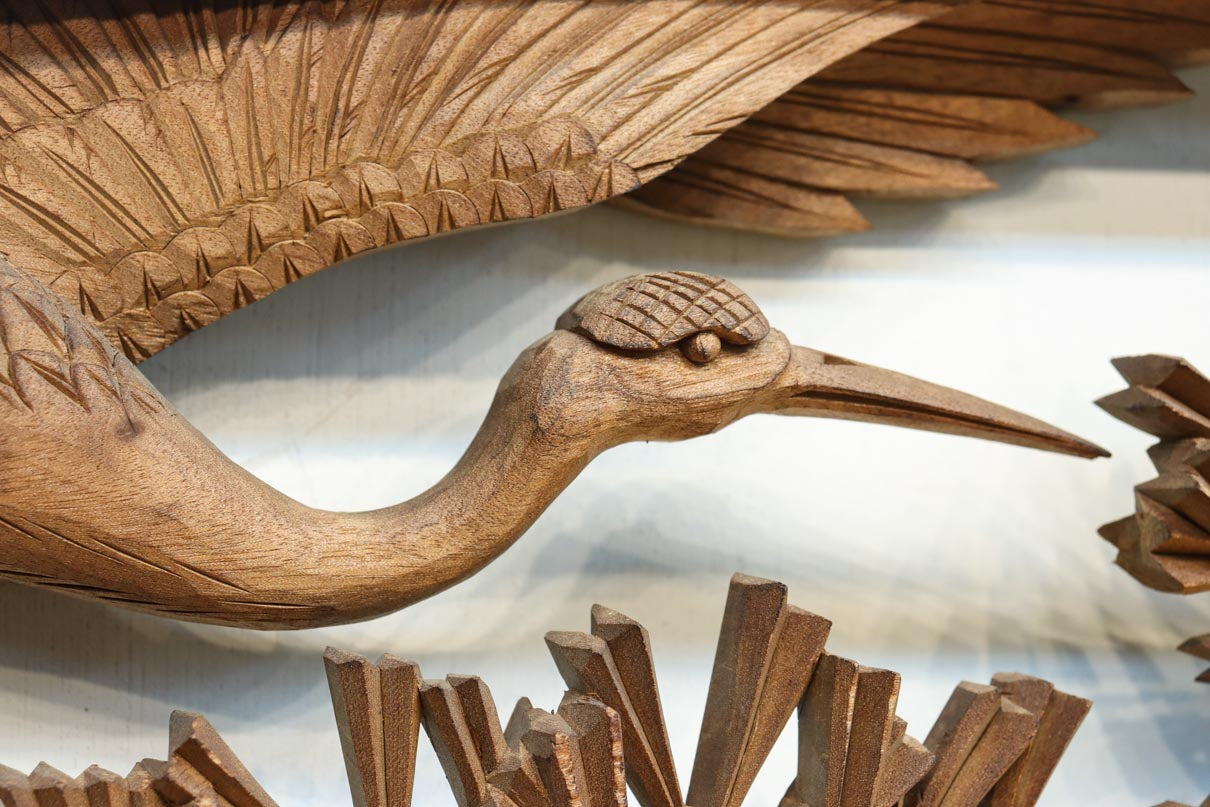 見事な枝ぶりの松と飛翔する鶴の美しい姿を描いた彫刻欄間 EZ2937 在庫