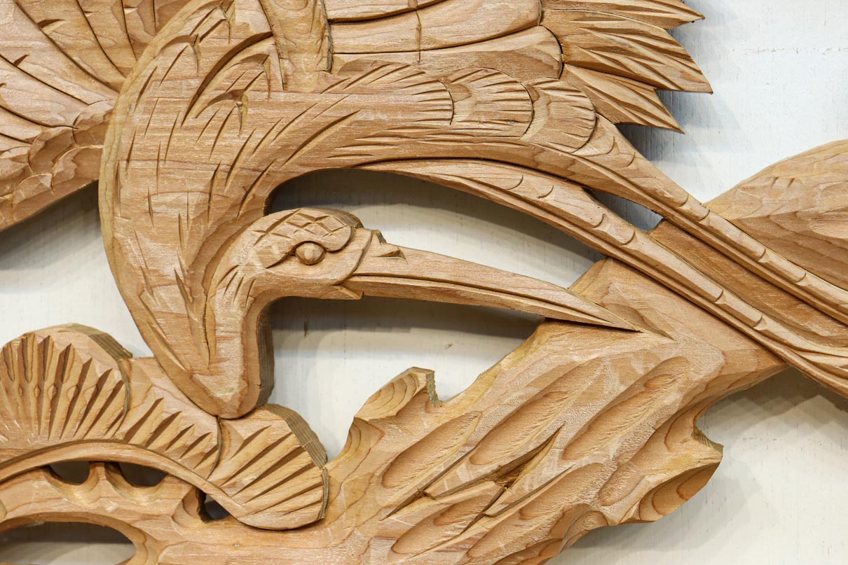 松の巨木とともに優雅な鶴を描いた彫刻欄間素材 EZ2884 在庫1枚 – 古福