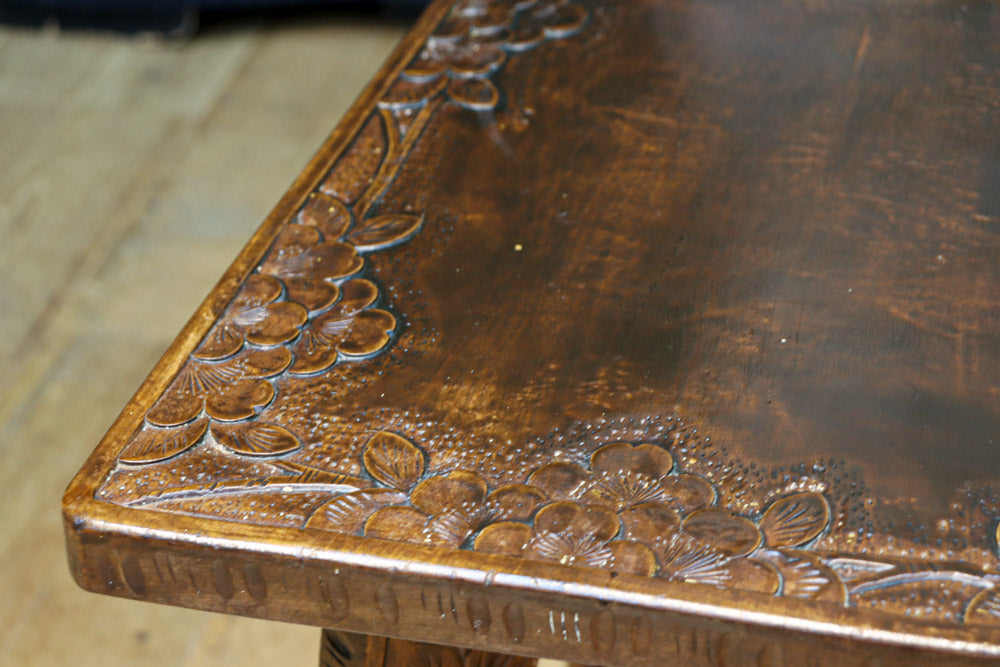 軽井沢彫の桜彫刻が華を添える猫脚で優美なイス DC8640 – 古福庵