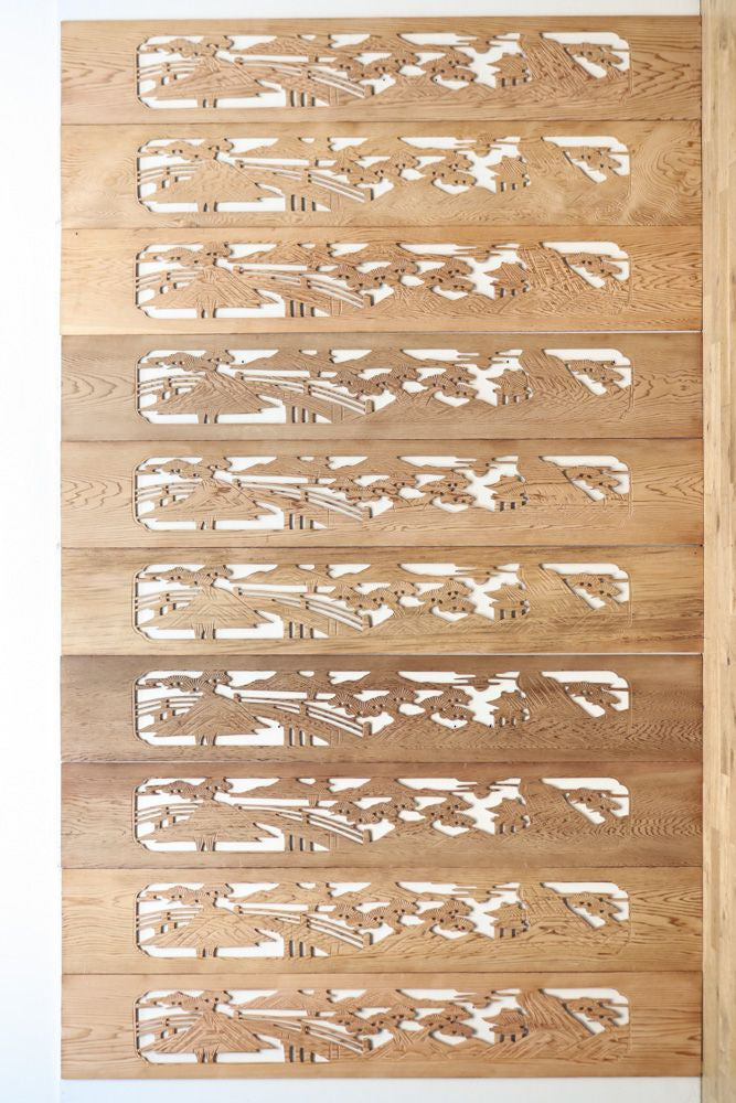 趣きある和の情景が描かれた彫刻欄間素材 E8870 在庫1枚 – 古福庵