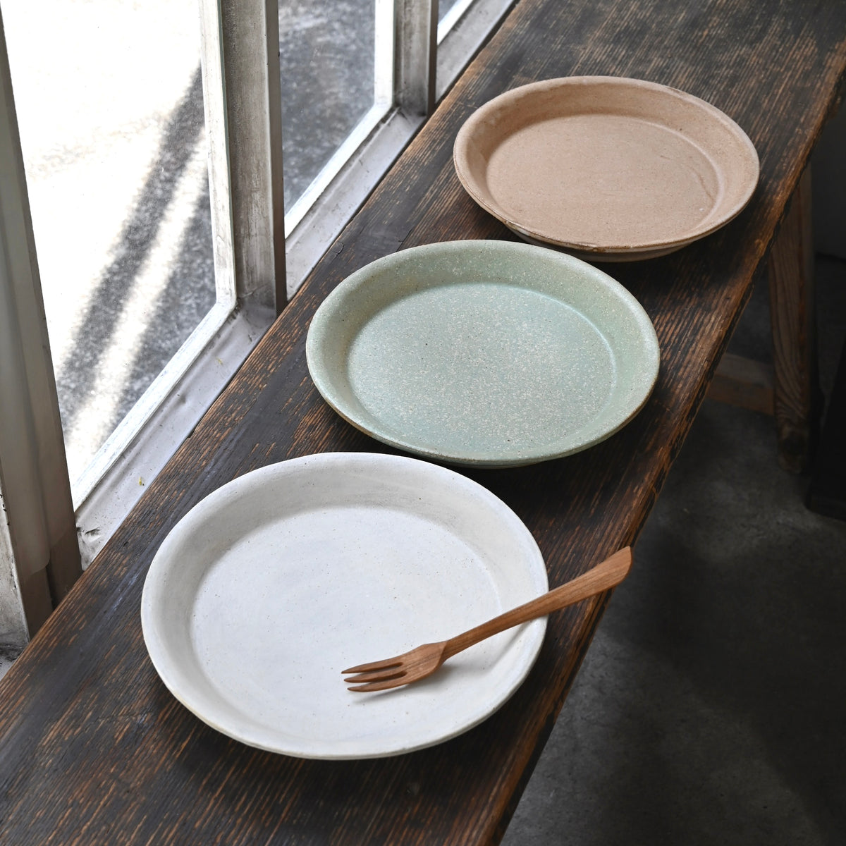 丸皿(高台) 鈴木敬子 – KOHORO