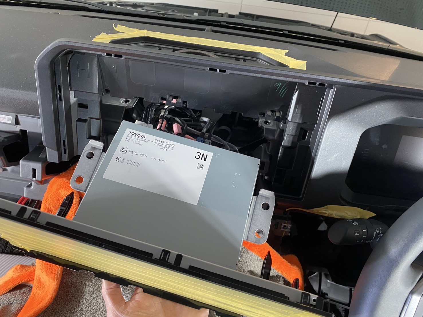 ランクル250の定番取付パーツ！データシステムTVキャンセラー取付