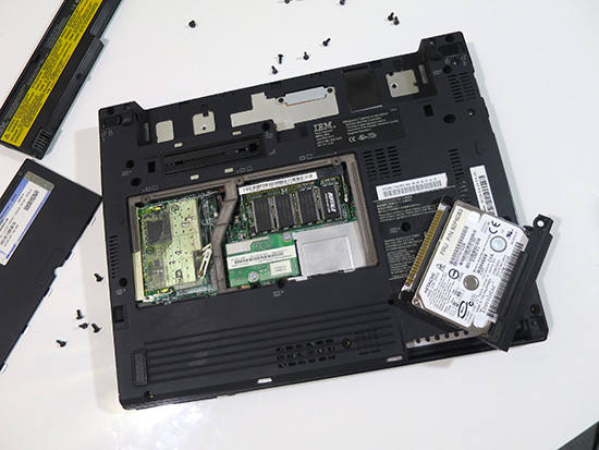 IBM ThinkPad X40 名機と対面。最近のXシリーズを並べてみた