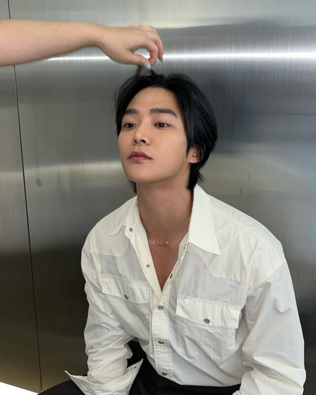 ロウン（SF9）、見る人の顔をほころばせる少年のような笑顔 | K-POP