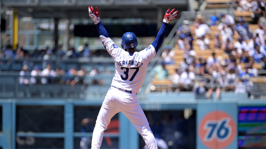 Teoscar Hernández walks it off to help Dodgers sweep Pirates | KTLA