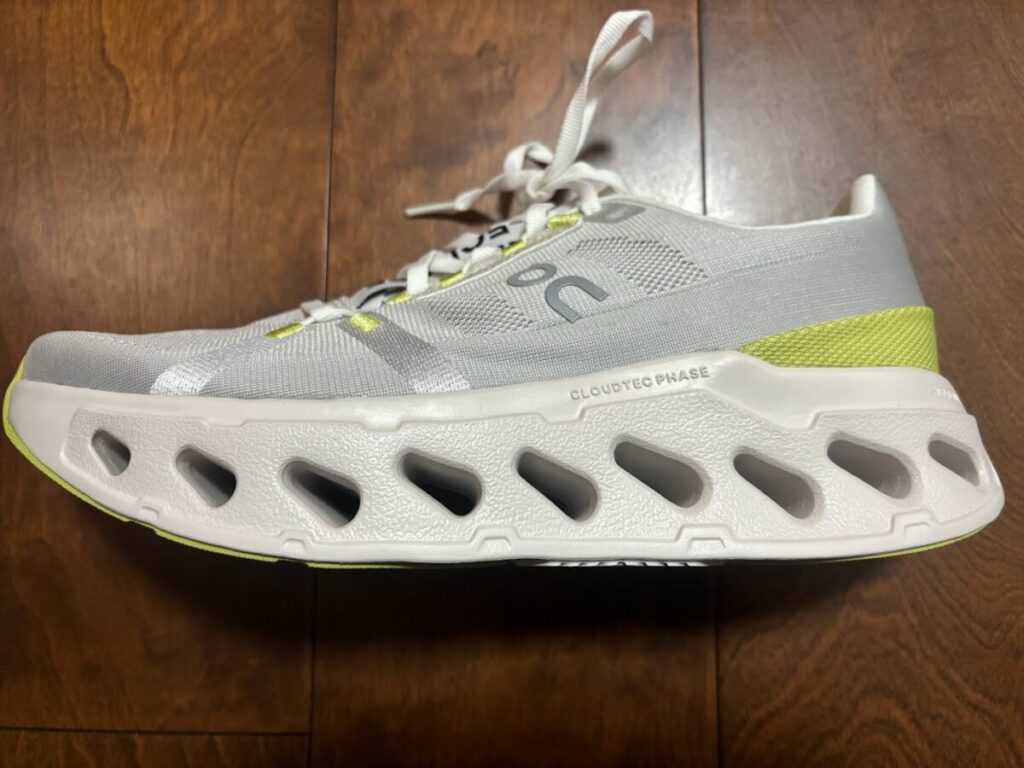 Onのクラウドエクリプスを徹底レビュー】新感覚の極厚ランニング