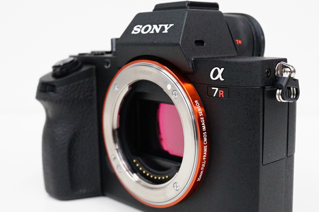 35mmフルサイズミラーレス一眼カメラ「α7RⅡ」、外観レビュー