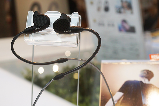ソニーストアで、ステージモニターのインイヤーステレオヘッドホン