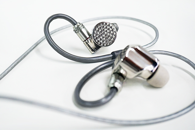 その佇まい、まるでジュエリーやー！リスニングモニターの究極の音楽