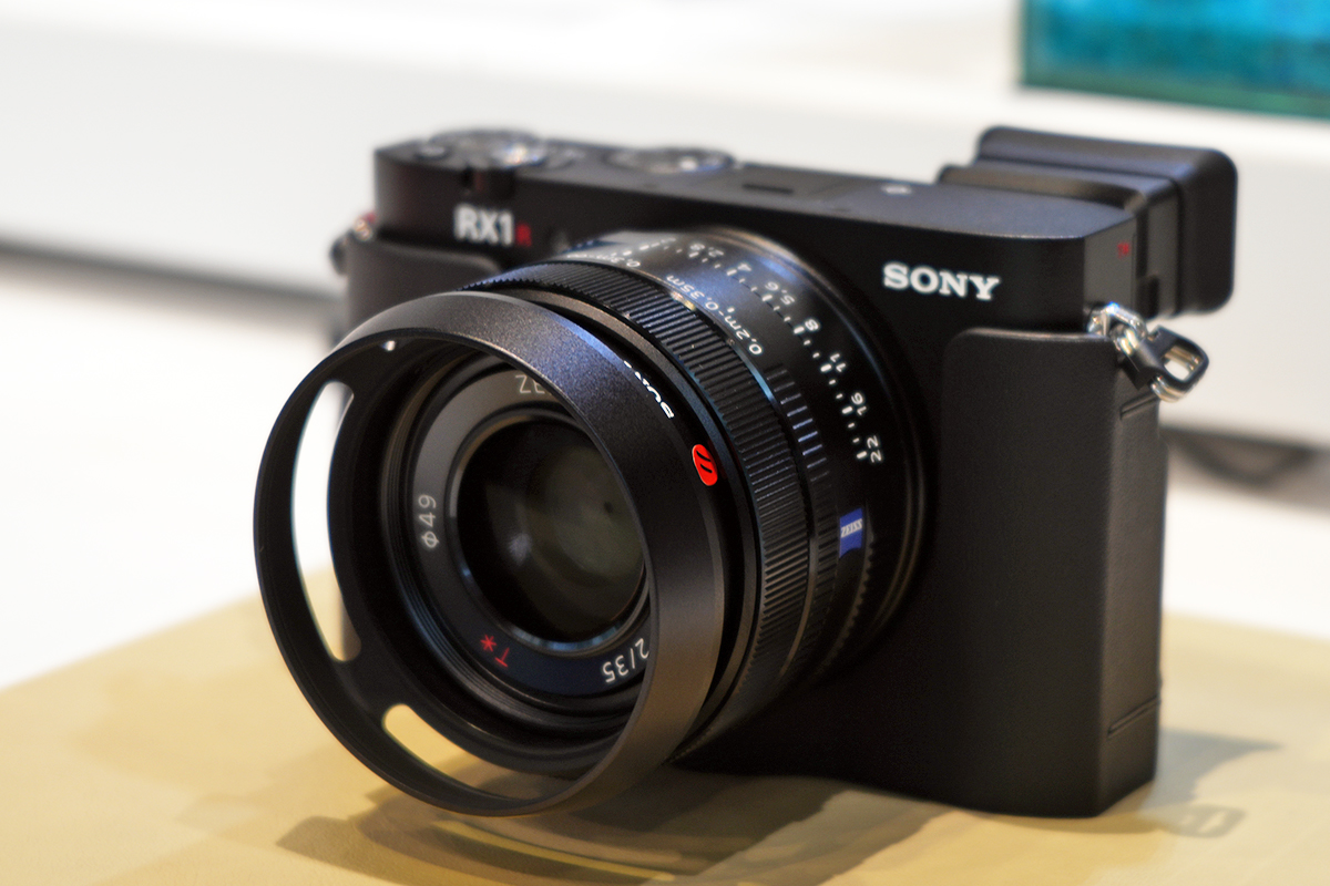 有効約6100万画素フルサイズサイバーショット「RX1R III」（DSC-RX1RM3