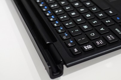 Xperia Z4 Tablet」とBluetoothキーボード「BKB50」をソニーストアで