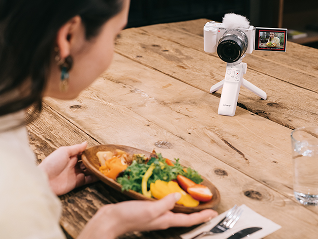 VLOGCAM』などに対応する シューティンググリップ『GP-VPT2BT』に新色