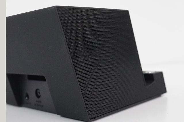 Xperiaを充電しながら、迫力ある音を再生するスピーカードック「BSC10