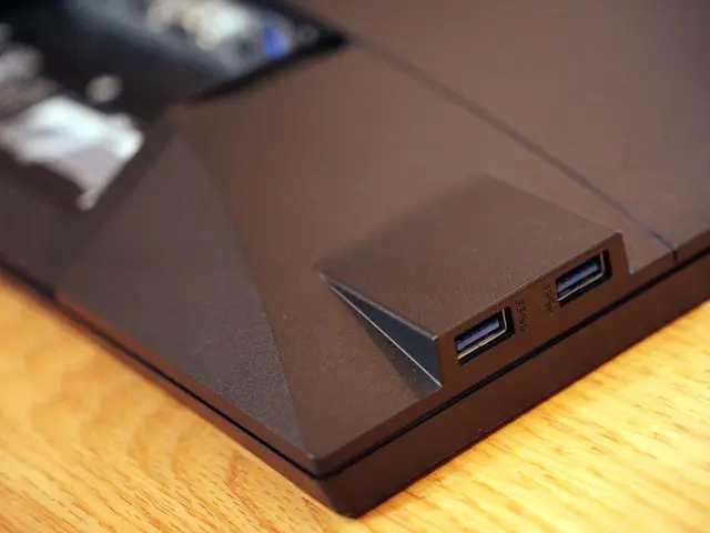 大画面タッチモニターで快適な直感操作＆ディスプレイ縁を白くする小技