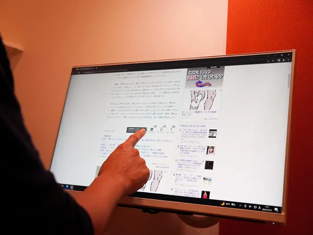 大画面タッチモニターで快適な直感操作＆ディスプレイ縁を白くする小技