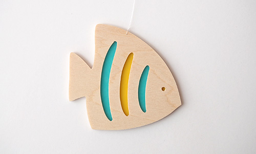 木製モビール 宙を泳ぐ魚(エンゼルフィッシュ) おとぎ屋｜木のおもちゃ