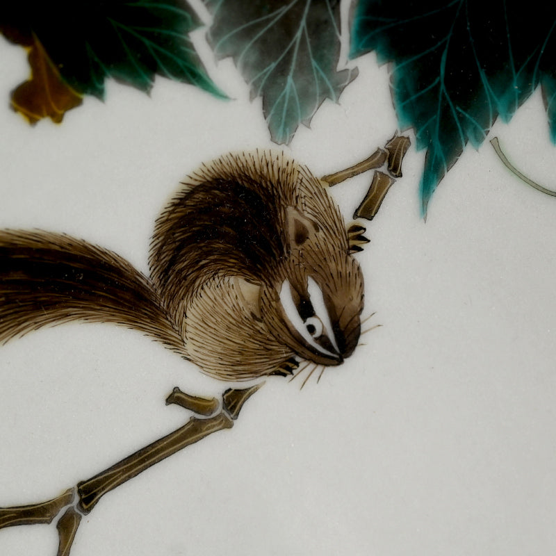 九谷皿 ー武腰泰山 「色絵葡二栗鼠図 飾皿」 / 竹越泰山 – Kura Monzen