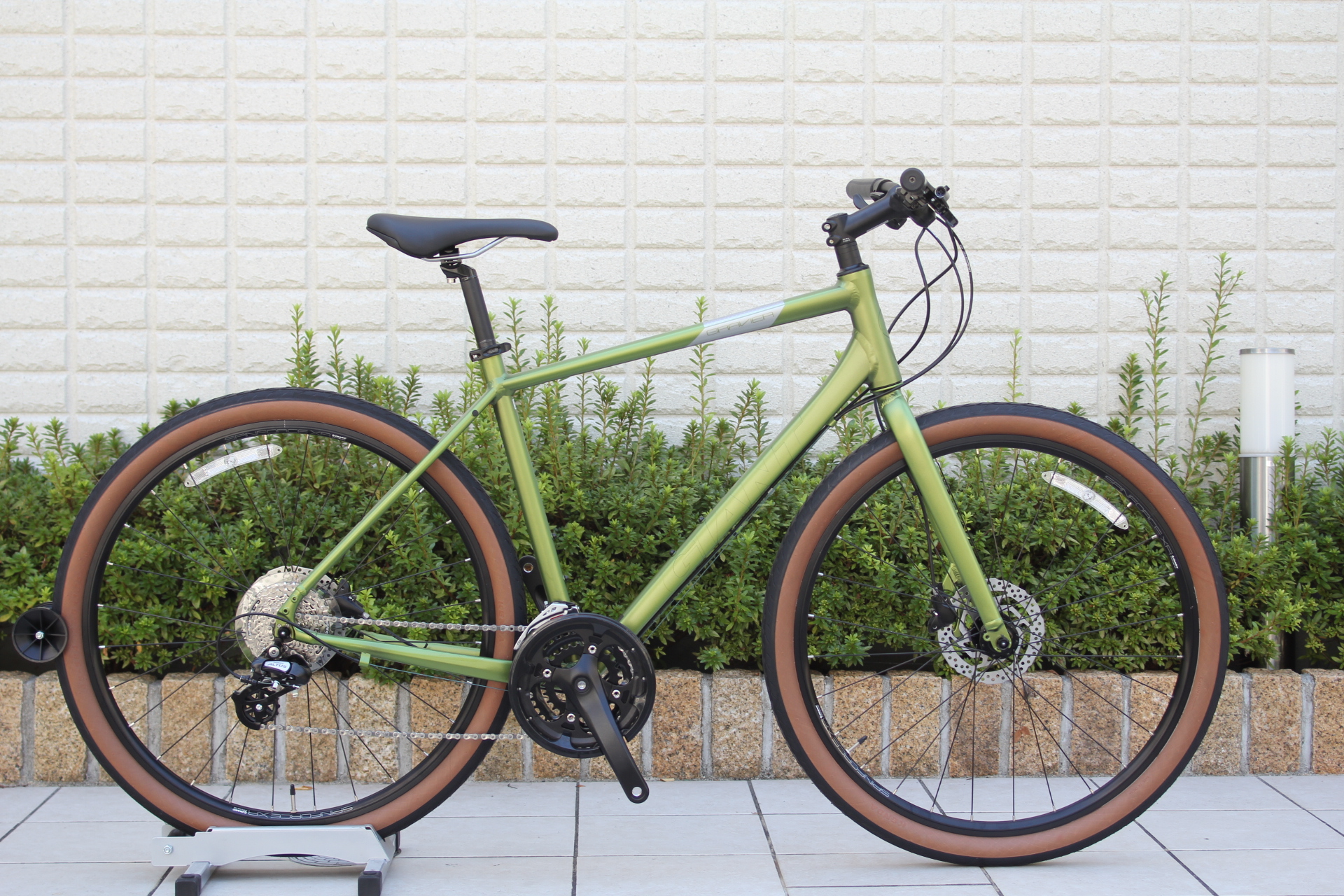 2020 GIANT『GRAVIER DISC』太いタイヤで凸凹道も安心MTB寄りクロス