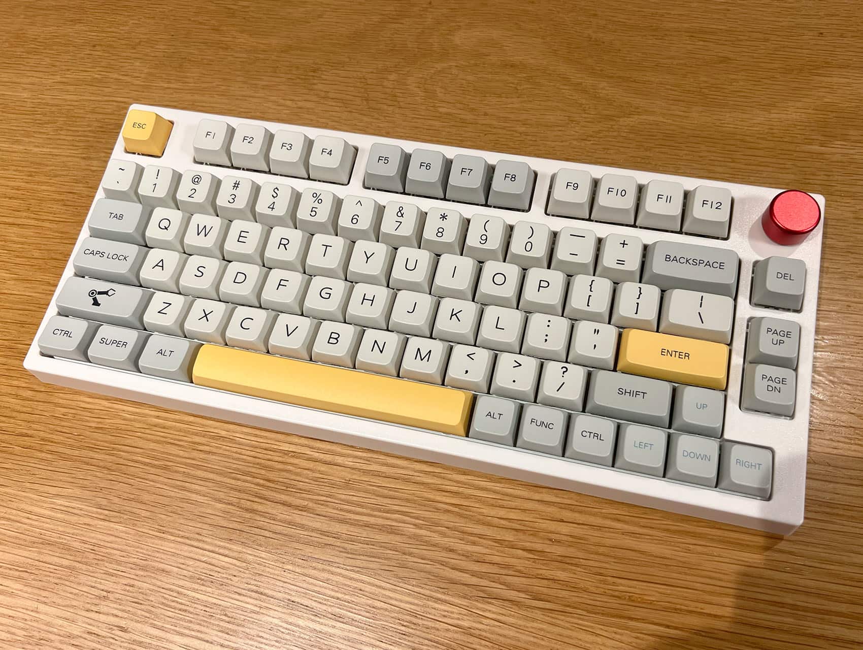 おしゃれで本格的なメカニカルキーボード！EPOMAKER「Theory TH80」が
