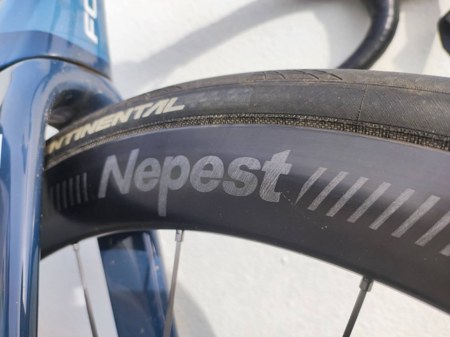 低価格で超軽量 カーボンスポーク採用のカーボンホイール Nepest