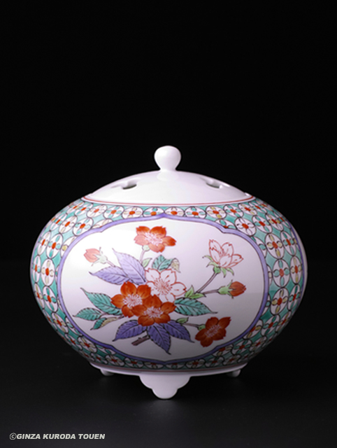 十四代 酒井田柿右衛門 濁手三方割花文香炉 | 銀座 黒田陶苑