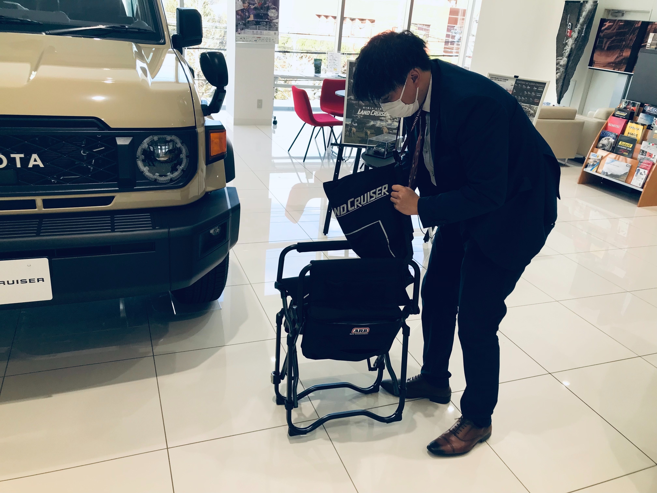 ARB社製ランクルロゴ入りキャンプチェア』発売開始しました！