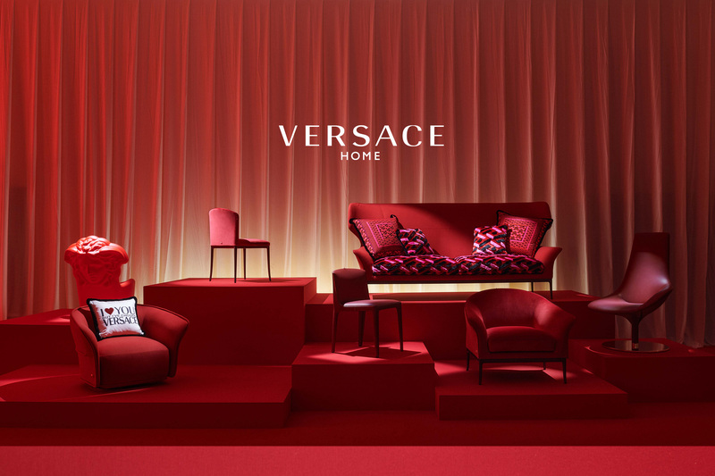 ヴェルサーチェ・ホームの情熱的な最新インテリア 新作家具のルック