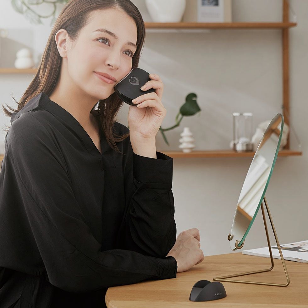 エナージュリフト美顔器ホット＆クールKBE-1820 | コイズミオンライン