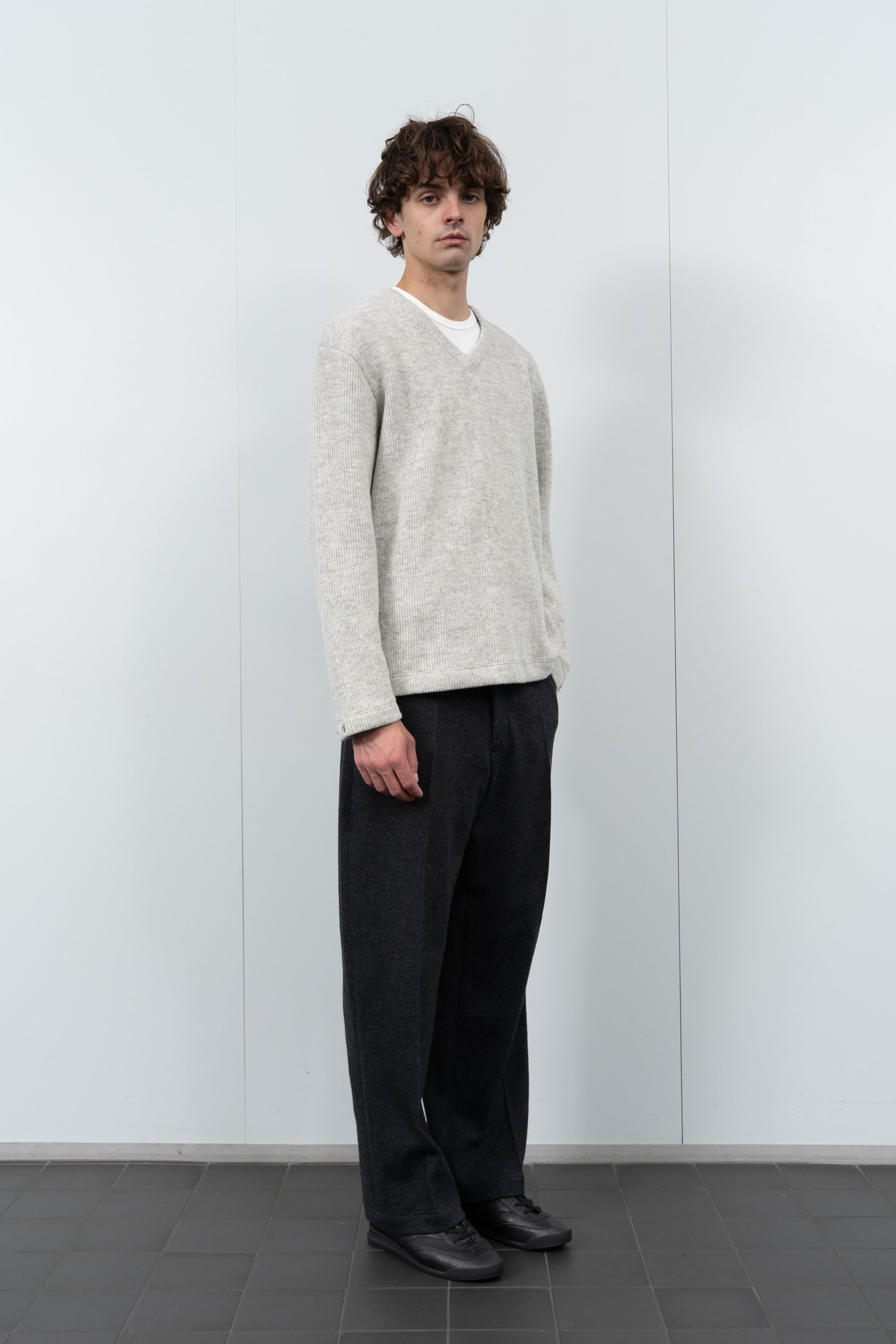 V NECK SNAP SWEATER - OATMEAL – LADY WHITE CO.