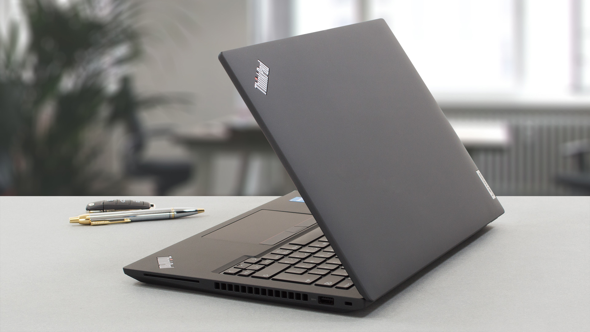 レノボ ThinkPad P14s Gen3 レビュー | LaptopMedia 日本