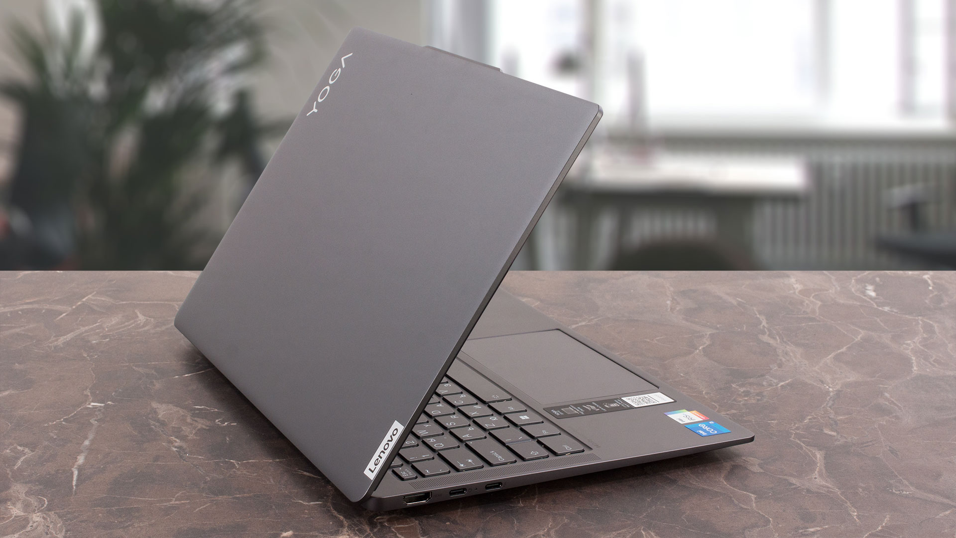 Lenovo Yoga Slim 6i (14, Gen 8, 14IAP8) review - thin and light