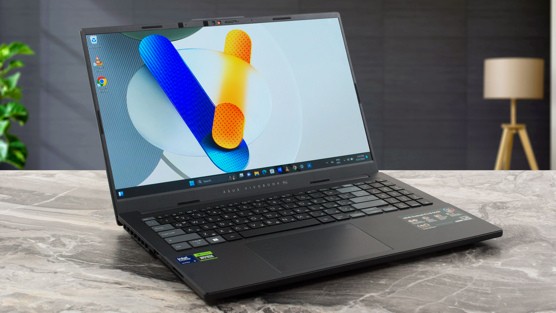 ASUS Vivobook Pro 15 OLED (N6506)レビュー-キラーディスプレイ