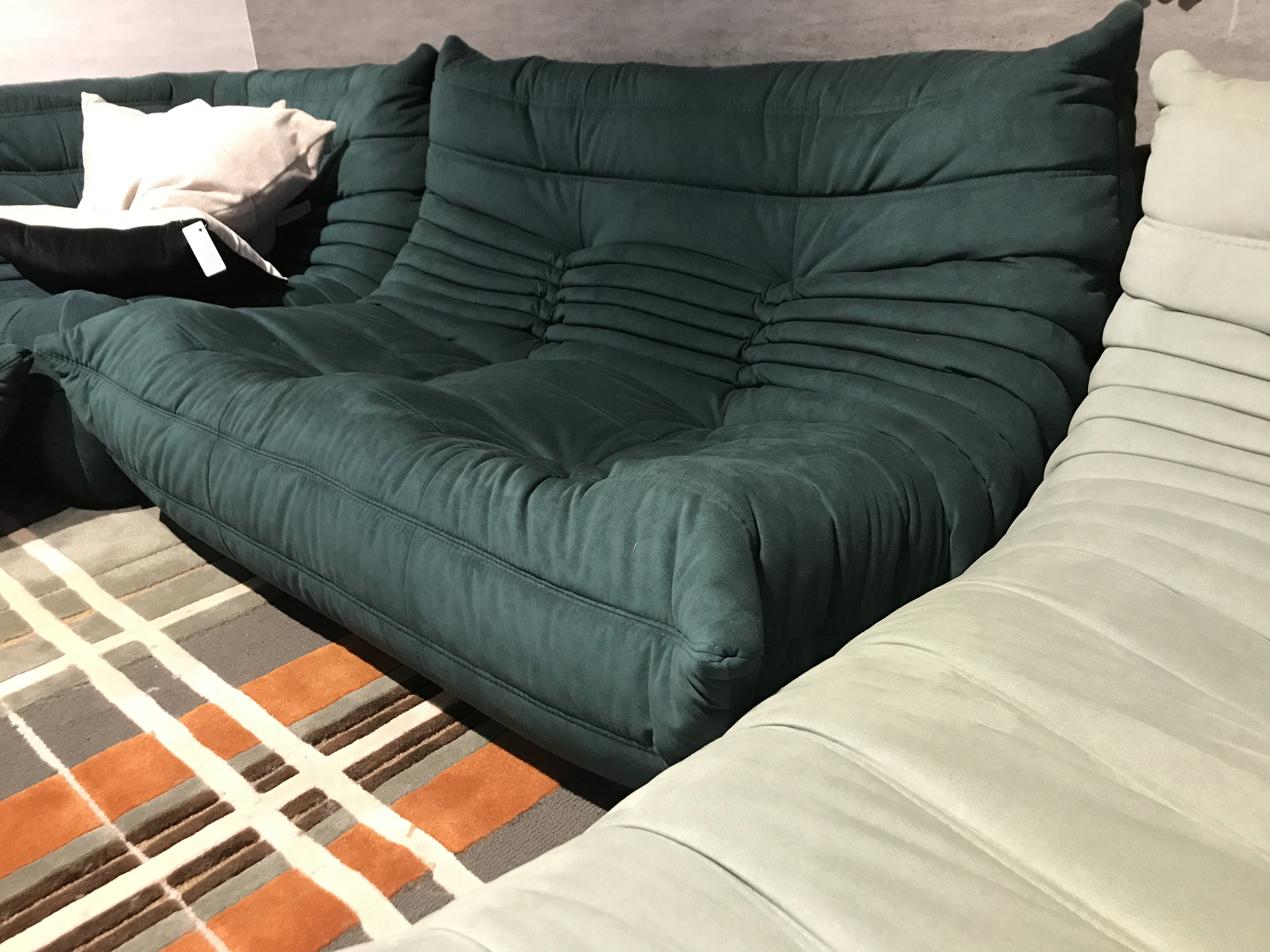 ligne roset（リーン・ロゼ）”ウルトラスエード®フェア” | LAPIAS万代