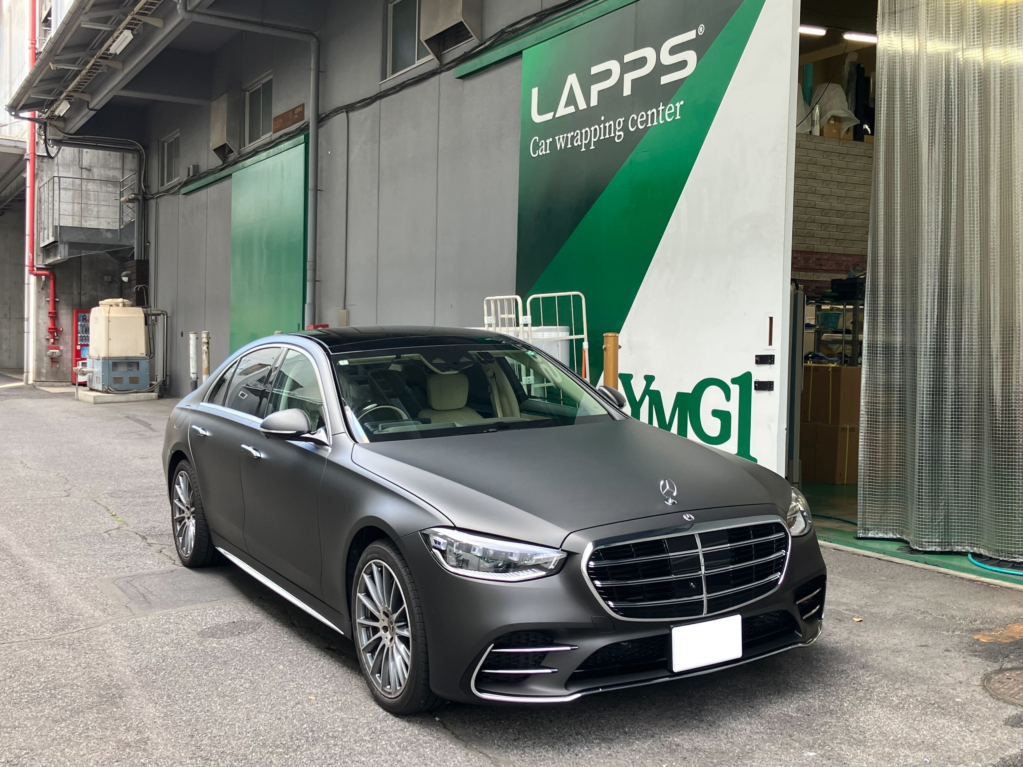 メルセデスベンツS500をマットブラックにカーラッピング 3M 2080-M12