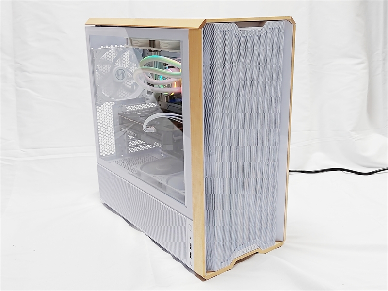 木製フレーム採用オシャレなケース＆白パーツを組み合わせた自作PC