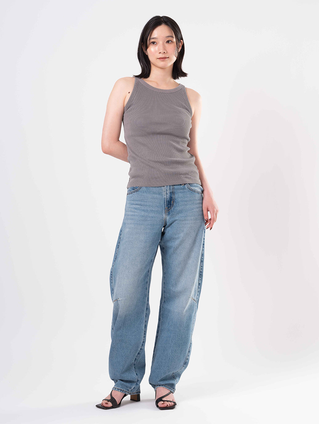 エッセンシャル レーサー タンクトップ – リーバイス®公式オンラインストア