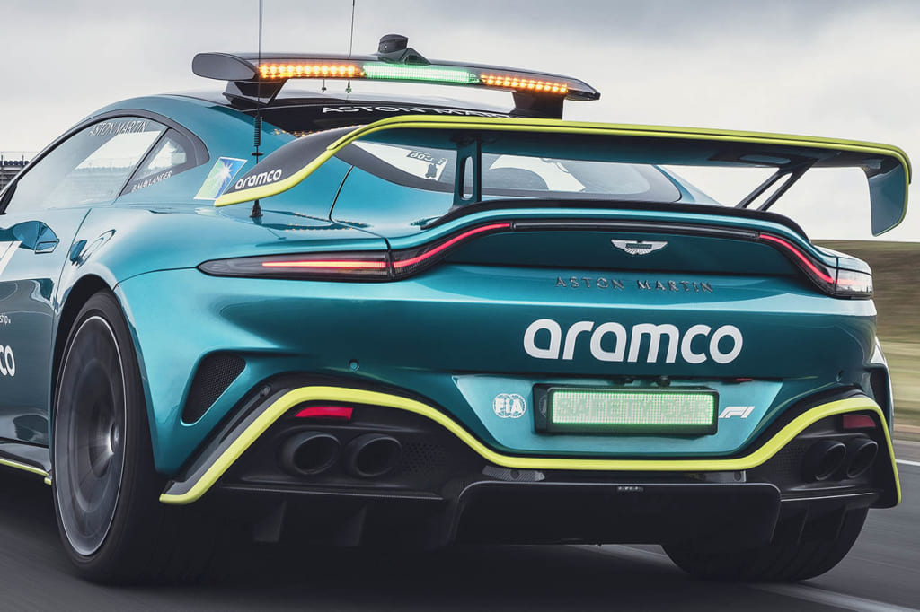 F1を先導する“680psの野獣”。アストン・マーティン「ヴァンテージS」の