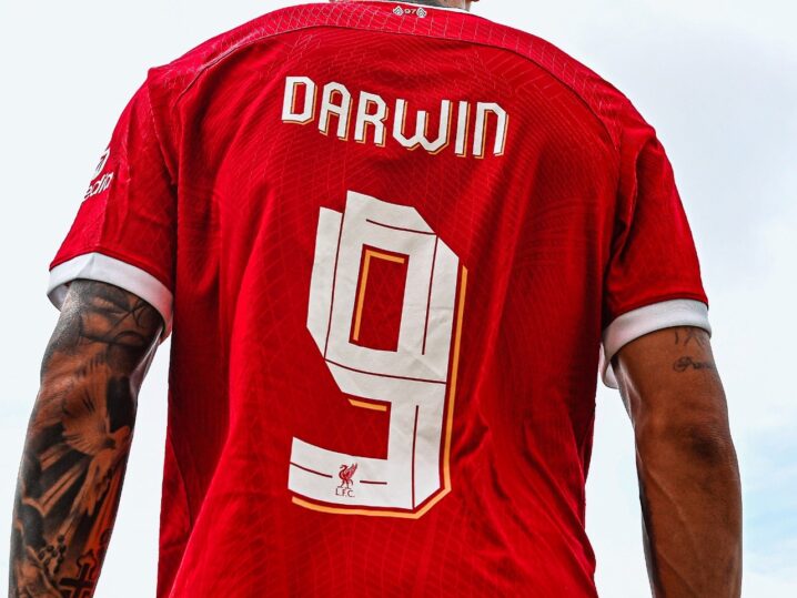 ダルウィン ヌニェス サイン ユニフォーム 額縁入り リバプール