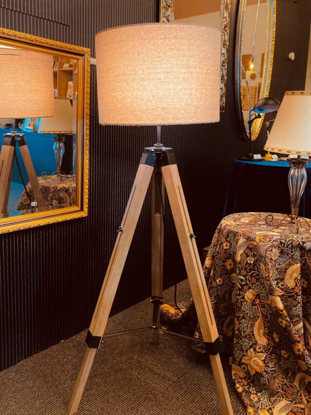 ディクラッセのフロアランプ | 岡山の照明・カーテン専門店 L.I.B.