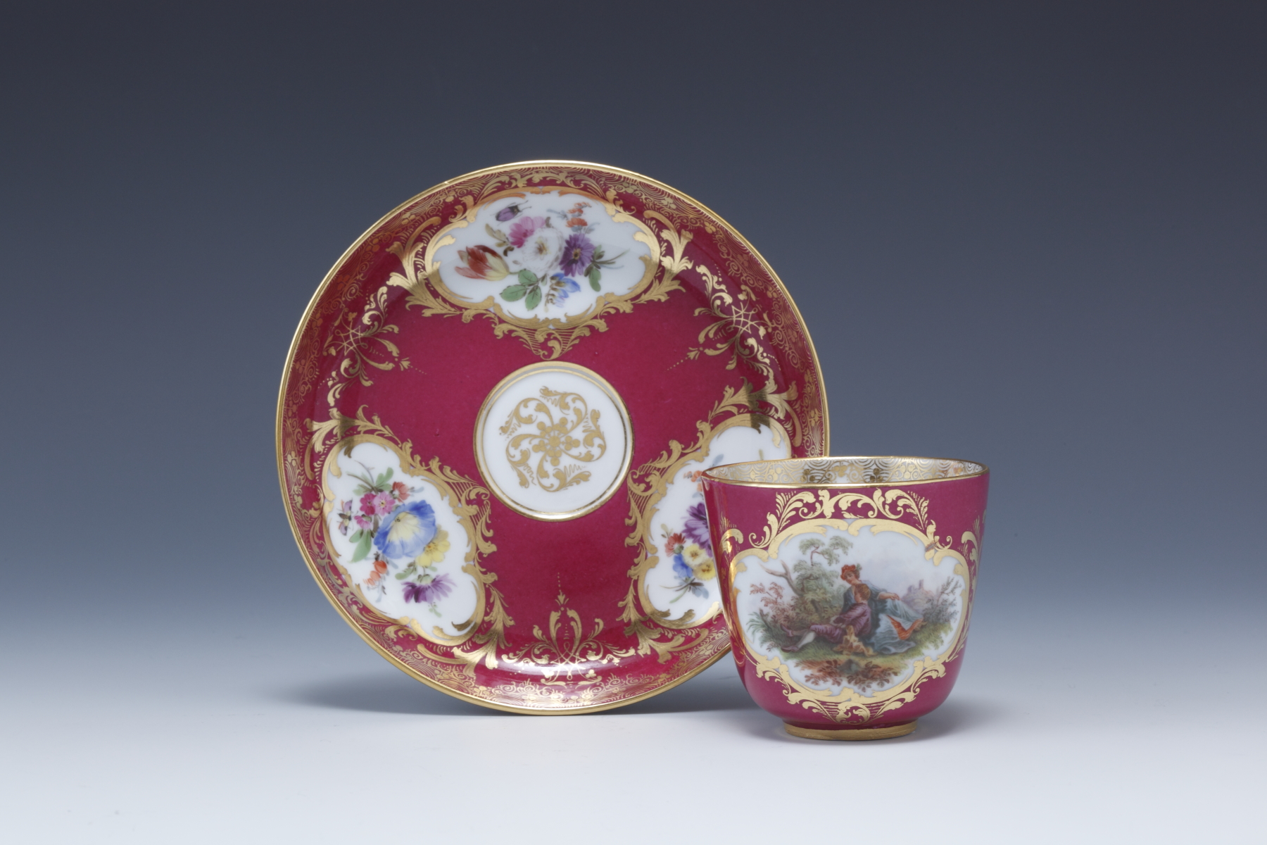 Meissen（マイセン）1880~1900年 エンジ地金彩ワトー風恋人図カップ