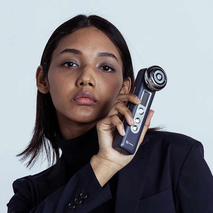 プレミアムマルチエステ美顔器 EVH-FC01 | EVOOCH(エボーク)