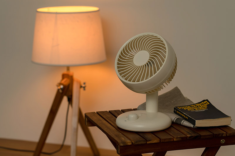 コードレスミニリビングファン 無段階風量調節 MO-F022 | plusmore