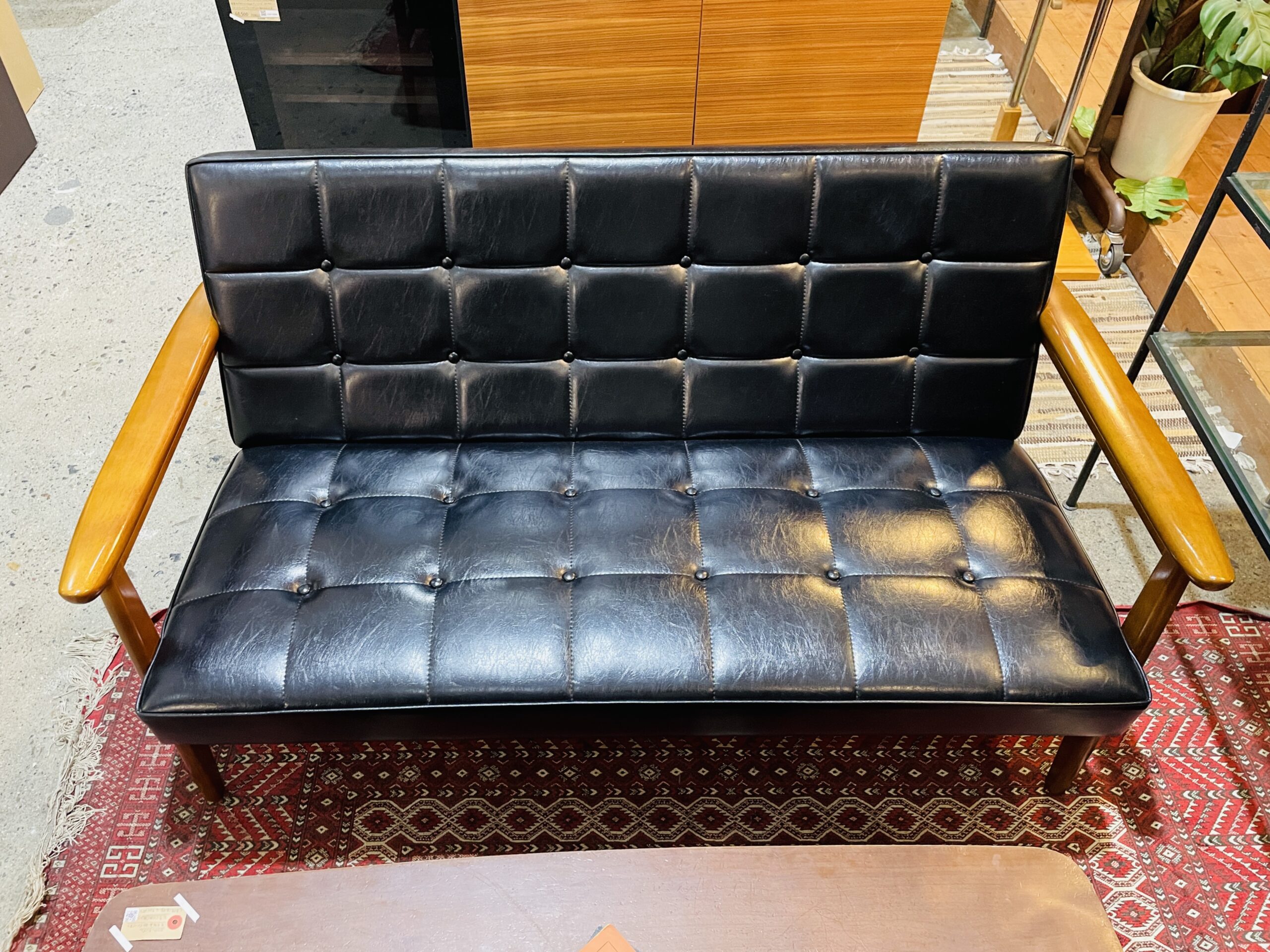 学南町店入荷情報】カリモク60 Kチェア 2シーター 50周年記念モデルを