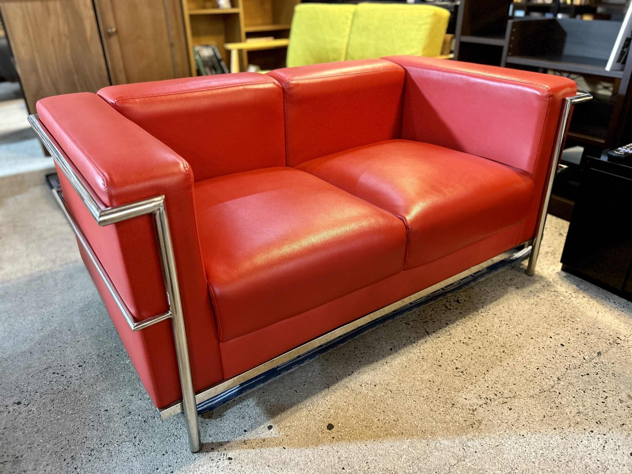 松島店入荷情報】LC2 2人掛けソファ リプロダクト を買取させて