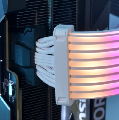 Strimer Plus V2 - LIAN LIはPCケースの大手プロバイダーです