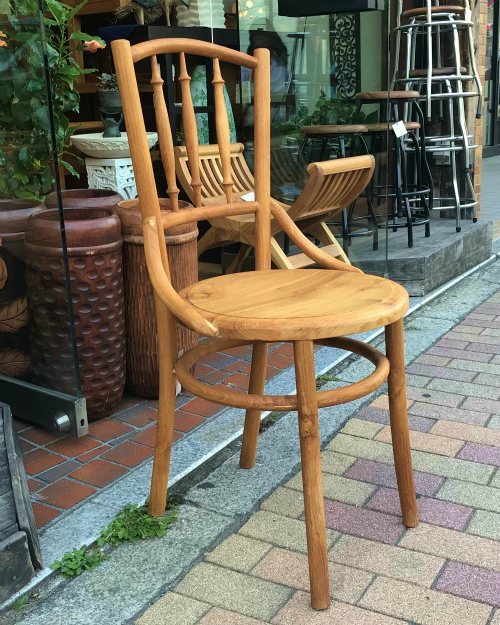 北欧スタイルのスポークチェア